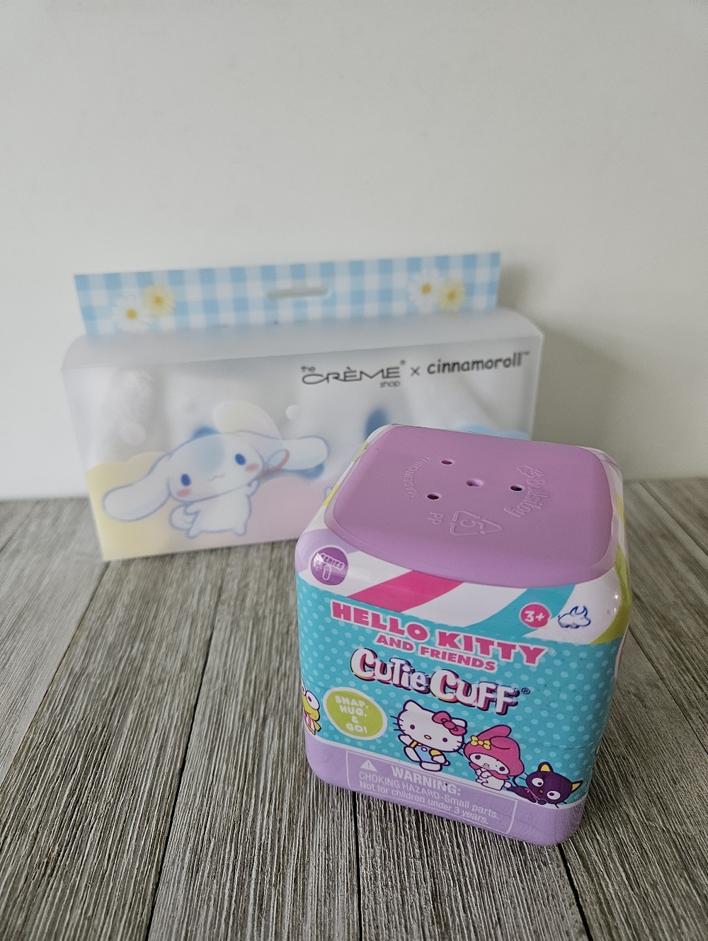 Hello Kitty and Friends Cutie Cuff Snap Hug and Go Blind Box & Cinnamaroll 3D Te